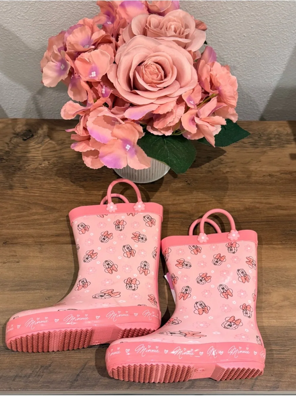 Disney Minnie Mouse rainboots in pink size 9. No box